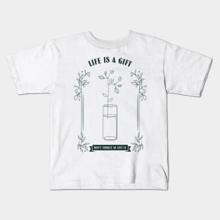 Life's a gift don't forget to live it - Quotes for life Kids T-Shirt